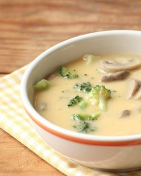 Cуп с брокколи и шампиньонами