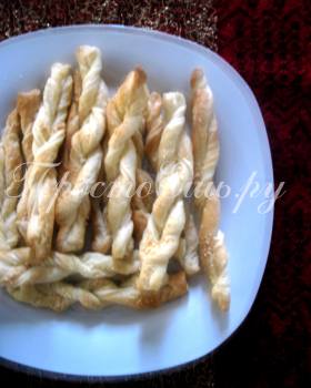 Слоеные палочки с сыром